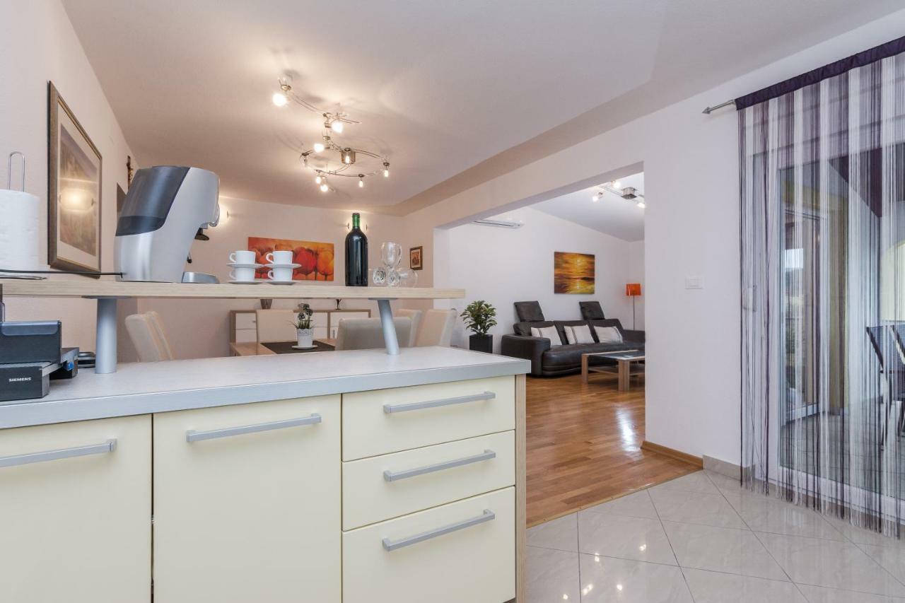 Apartment Natalie Sea View With 3 Bedrooms And Everything Is Air-Conditioned Сали Екстериор снимка